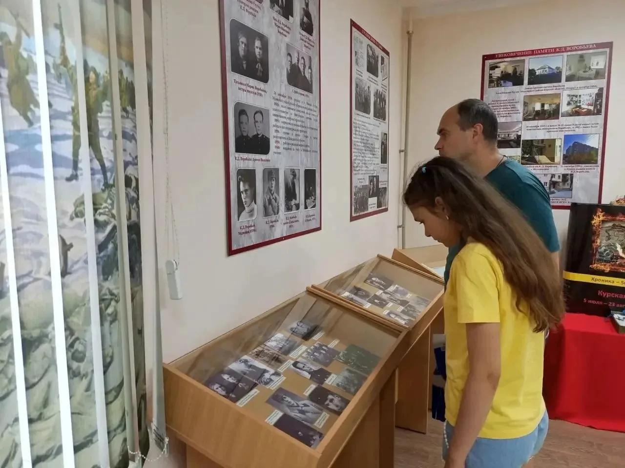 В Зале памяти Константина Дмитриевича Воробьёва, действующем на базе библиотеки-филиала № 12 им. К. Д. Воробьёва, проходят индивидуальные и групповые тематические экскурсии «Внукам и правнукам о войне...»..