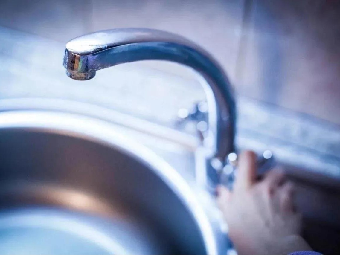 В связи с проведением срочных работ на водопроводной сети в г. Курске 14 августа 2026 г. запланировано отключение холодной воды по следующим адресам:.
