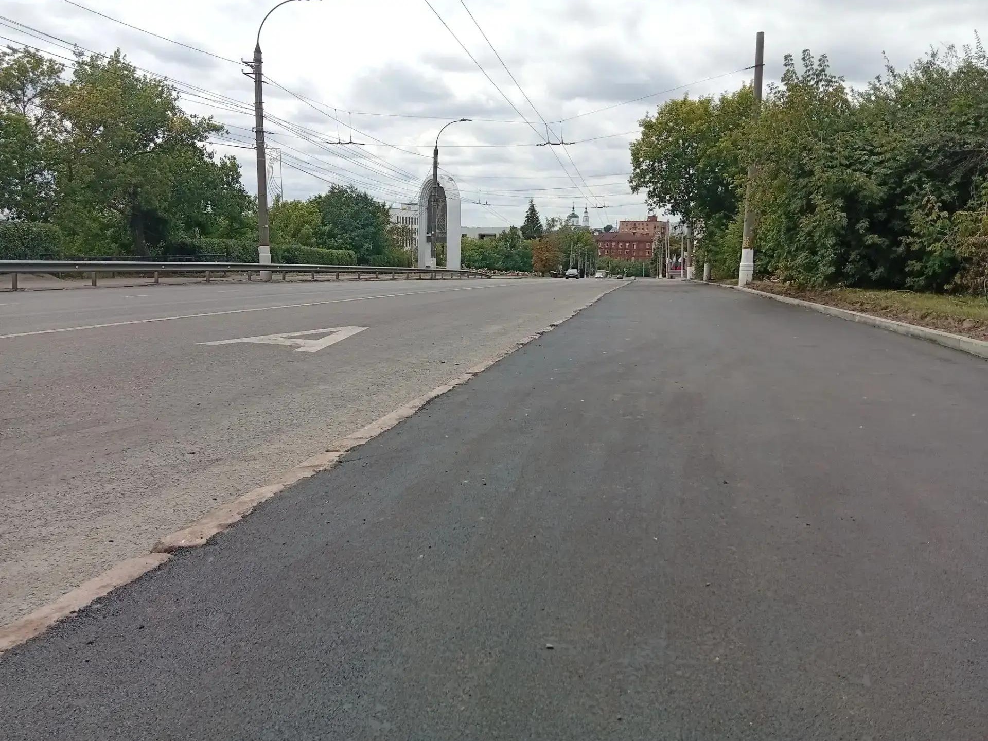 В Курске на улице Сонина продолжается ремонт тротуара.