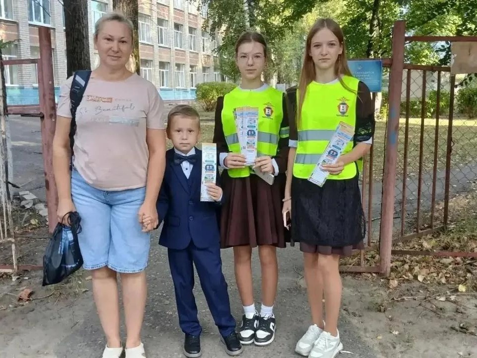 В школах Курска педагоги с сотрудниками Госавтоинспекции проводят профилактические занятия для школьников.