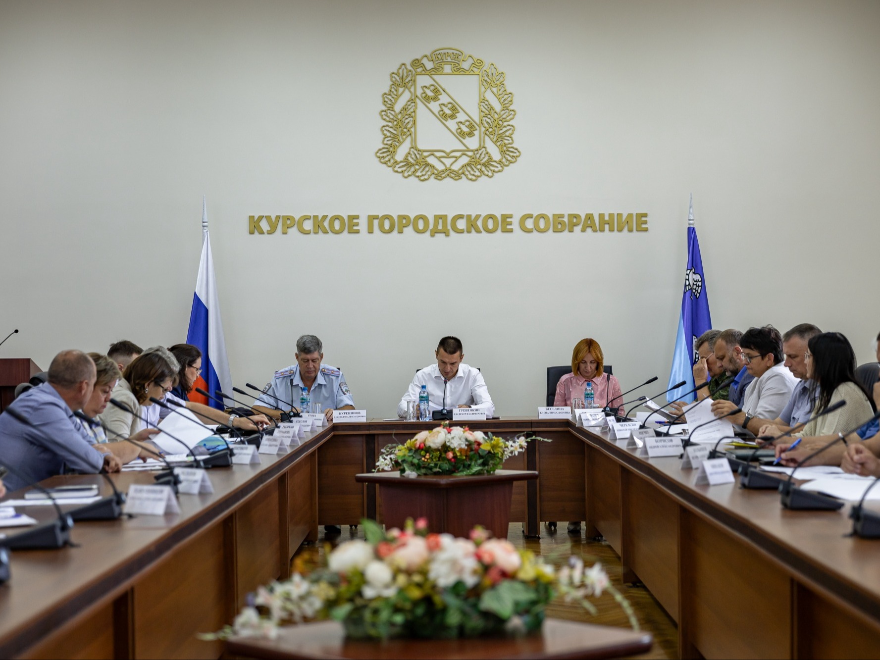 В Курске обсудили безопасность, патриотическое воспитание и поддержку семей.