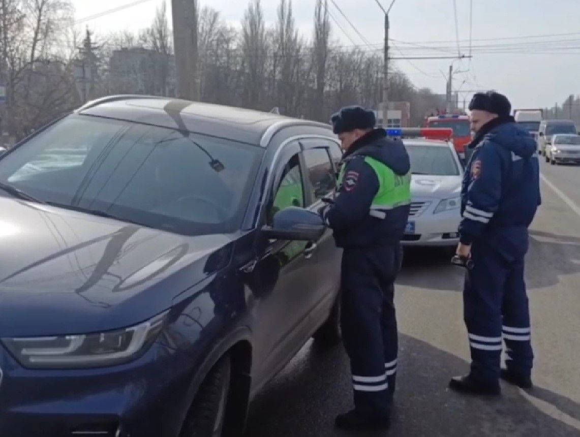 Сотрудники МЧС совместно с инспекторами ГИБДД провели в Курске рейд «Уступи дорогу».