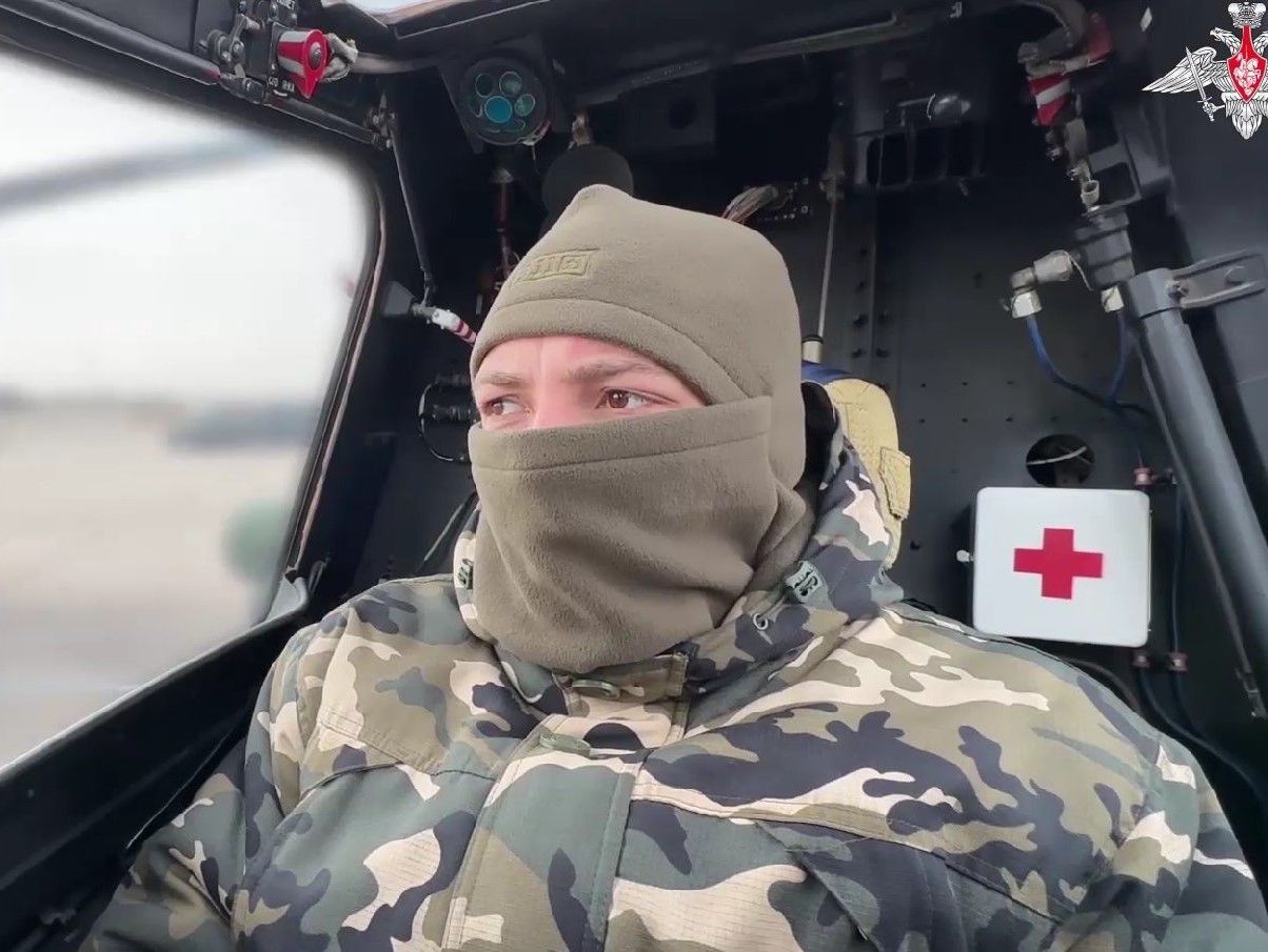 Специалист инженерно-авиационной службы рассказал о том, как работает на передовой армейская авиация ВКС России.