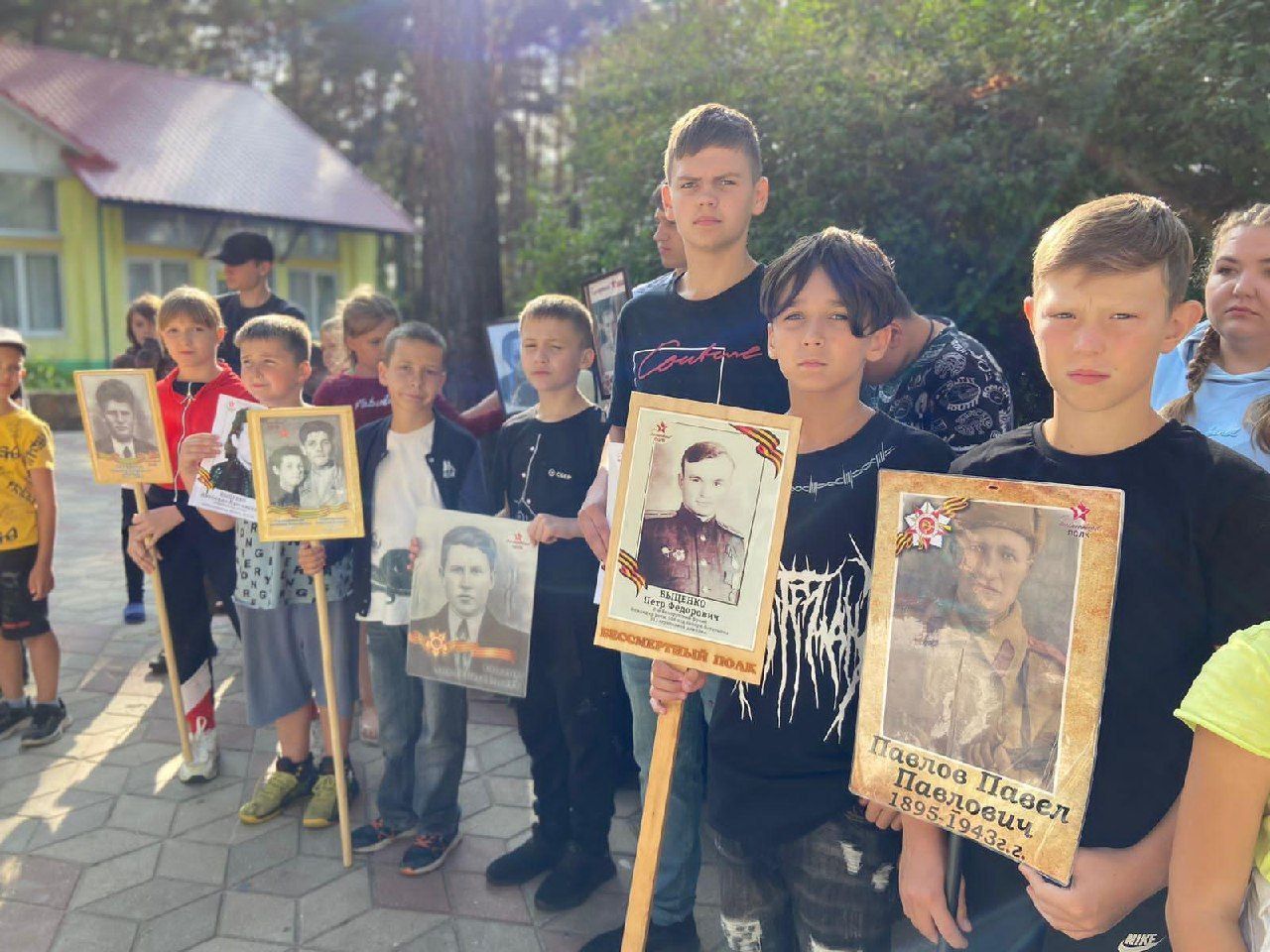 В городских лагерях для детей прошли различные мероприятия, посвященные 80-летию победы на Курской дуге.