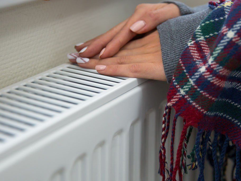 В 472 жилых многоквартирных дома Курска подали отопление.