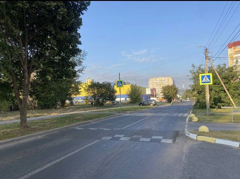 В Курске благодаря национальному проекту «Безопасные качественные дороги», инициированному Президентом РФ Владимиром Путиным, отремонтировали дорогу на улице Мыльникова.