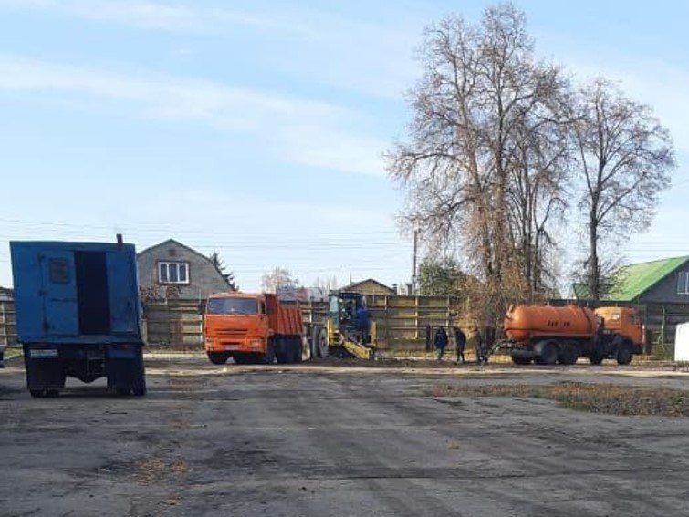 Сотрудники «Курскводоканала» приступили к монтажу фасонных частей на водопроводе, расположенном на улице Пирогова.