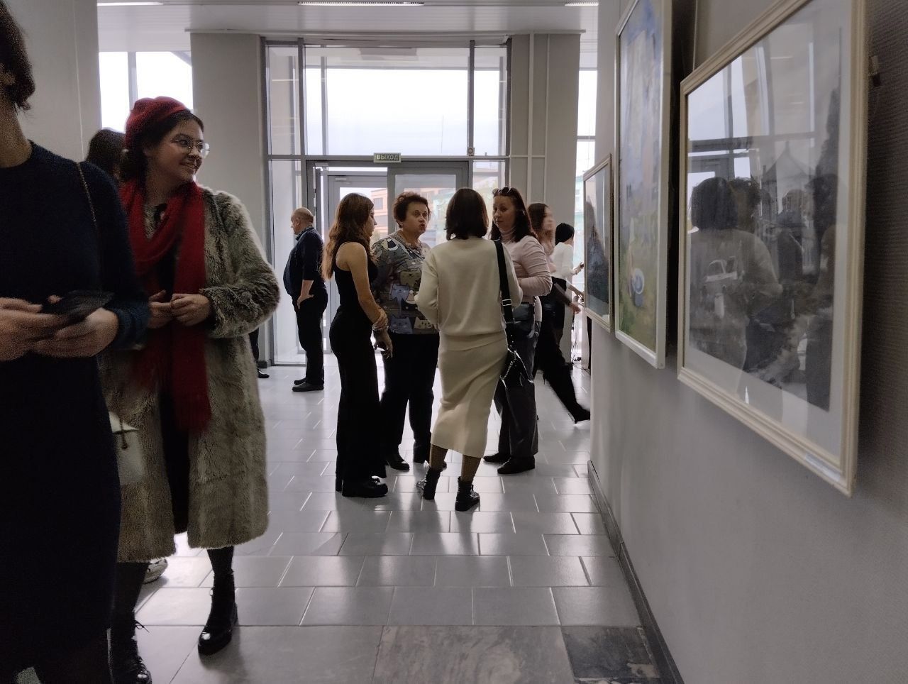 В выставочном зале имени К. Малевича открылась выставка выпускных квалификационных и семестровых работ студентов Железногорского художественного колледжа имени А.А. Дейнеки.