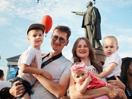 Городской центр социальных программ «Спектр» продолжает принимать заявки на фотоконкурс «Курские мадонны», посвященный Дню матери.