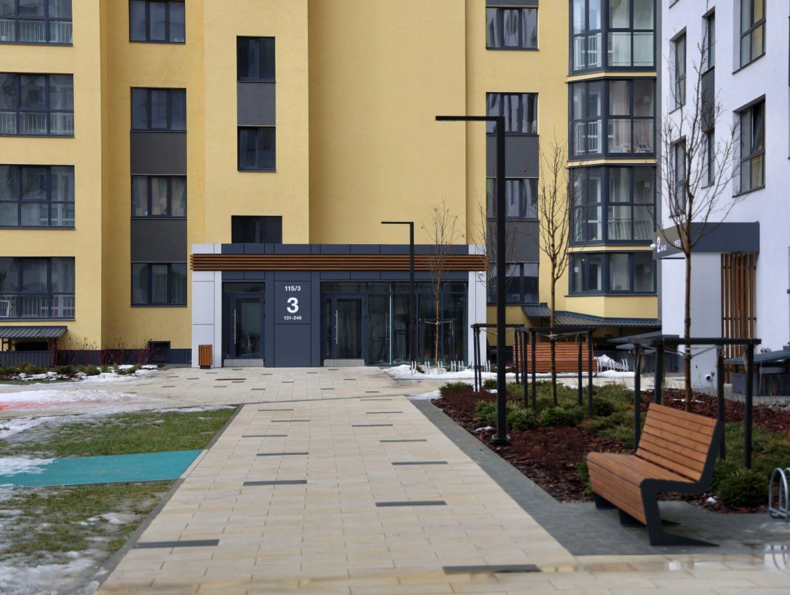Первый заместитель главы администрации города Николай Цыбин ознакомился с ходом строительства нового жилого комплекса «Инстеп.Сити», который расположен на пересечении улиц Энгельса и Ольшанского.