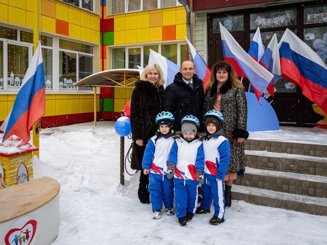 В Курске стартовали соревнования по зимнему семейному триатлону «Крепкая семья — сильна Россия!».