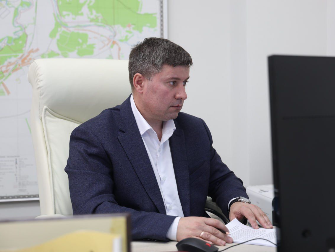 Первый заместитель главы администрации города Николай Цыбин в формате ВКС провел совещание по вопросам, касающимся работы структурных подразделений и ведомств во время весенне-летнего сезона.