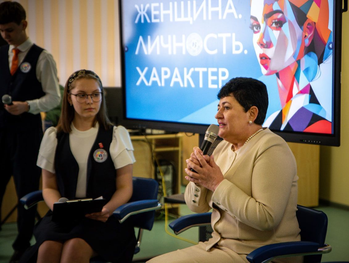 В гимназии № 63 Курска прошла первая встреча в рамках проекта «Женщина. Личность. Характер».
