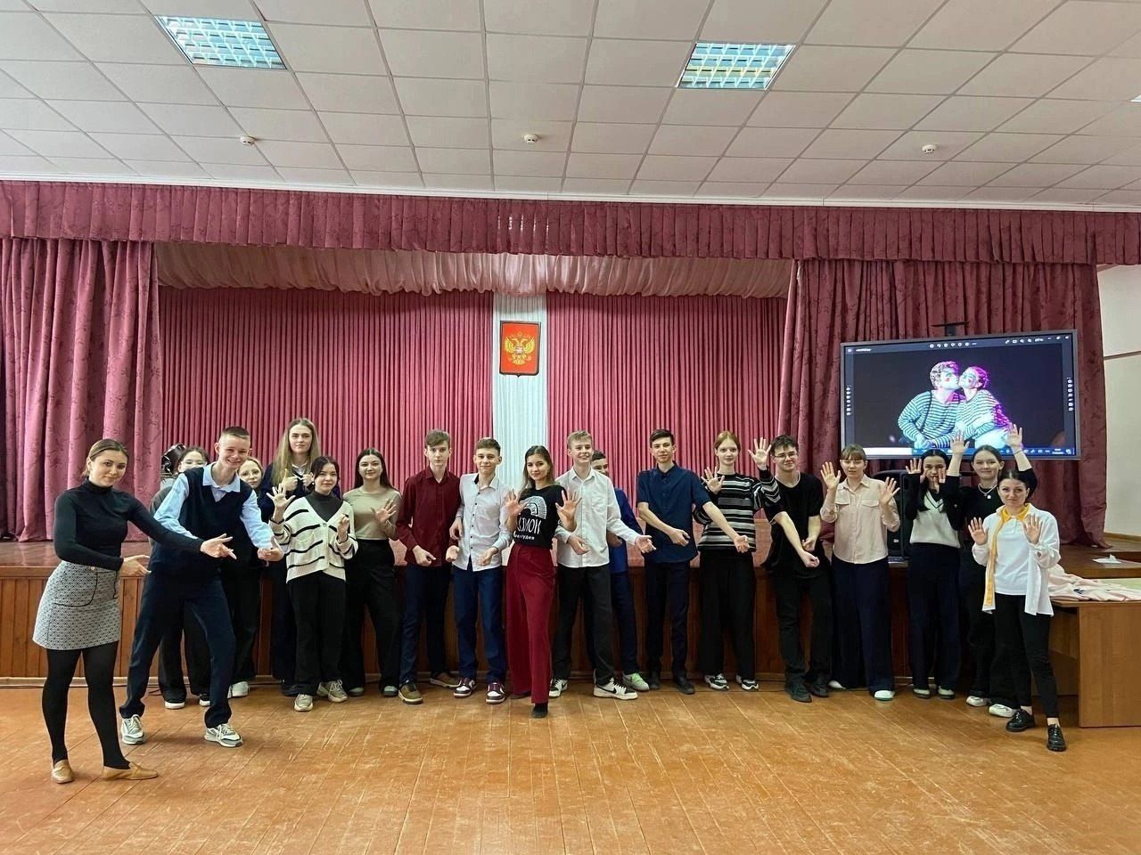 Актеры театра-студии «Гастион» Курского государственного университета провели мастер-класс в школе № 9 по урокам сценического мастерства.