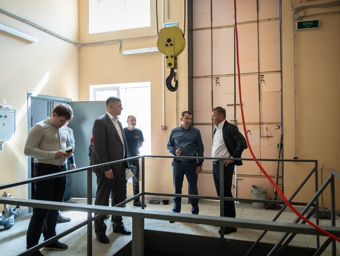 Вместе с губернатором Романом Старовойтом (https://t.me/gubernator_46) посетил ряд объектов.