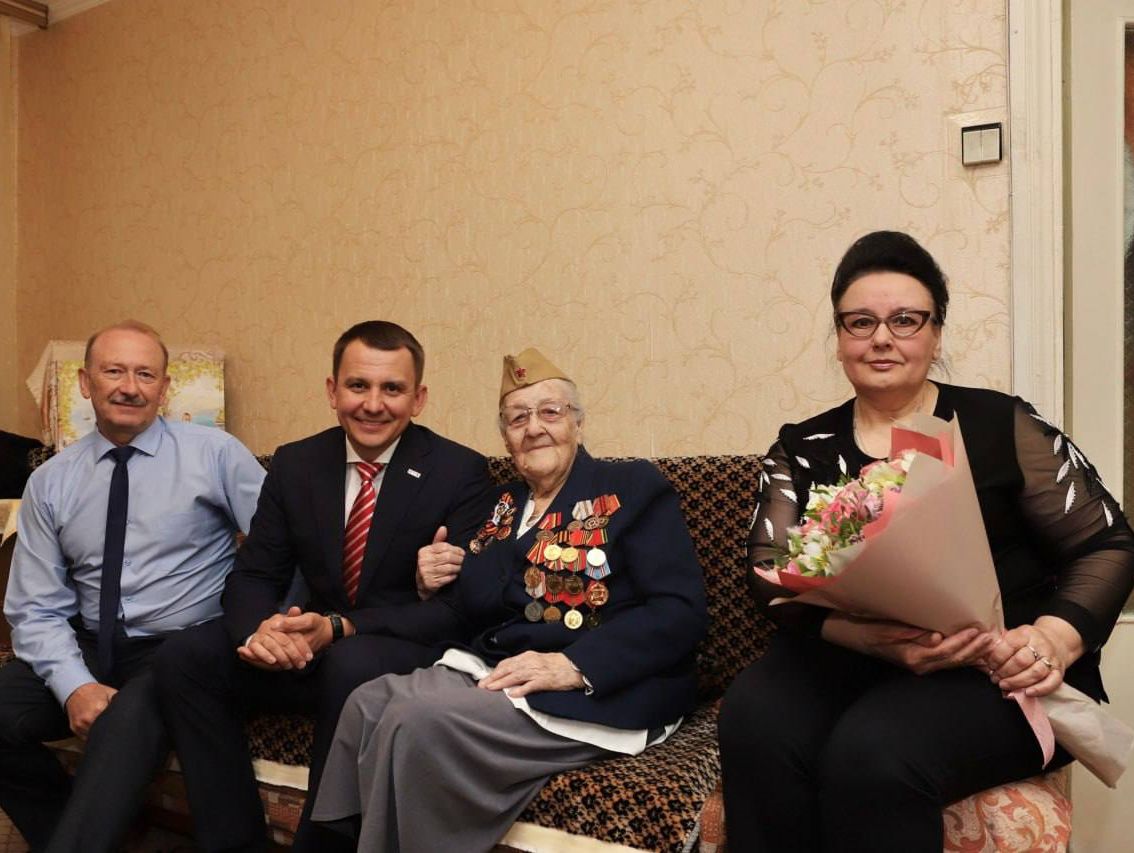 В преддверии Дня Победы встретился с потрясающей женщиной, уважаемой участницей Великой Отечественной войны Анной Волковской.