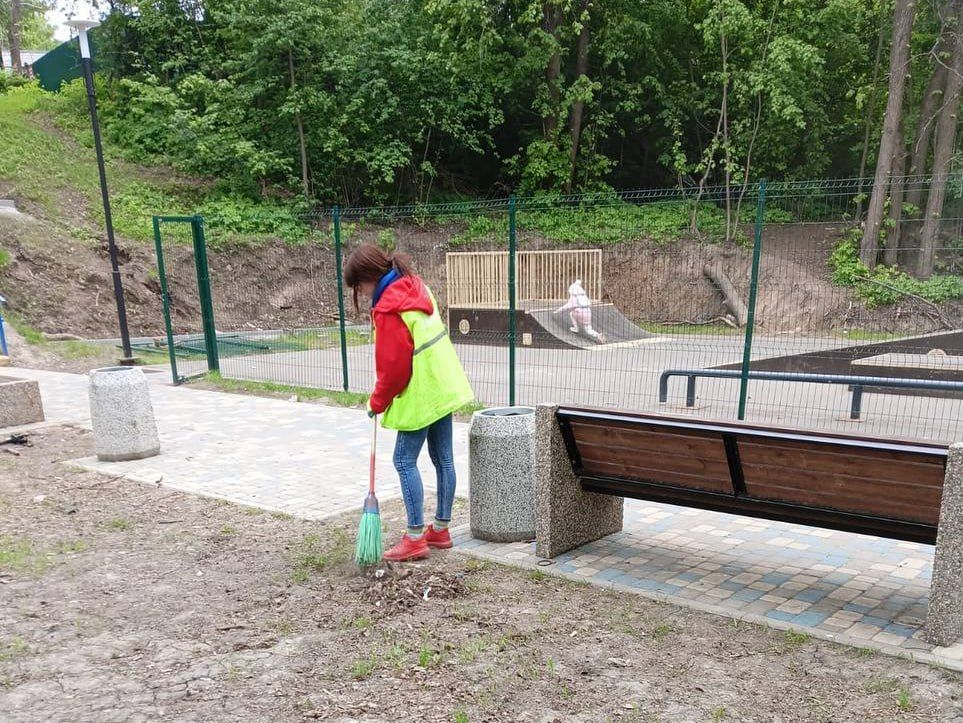 В Курске продолжаются работы в парках и скверах.