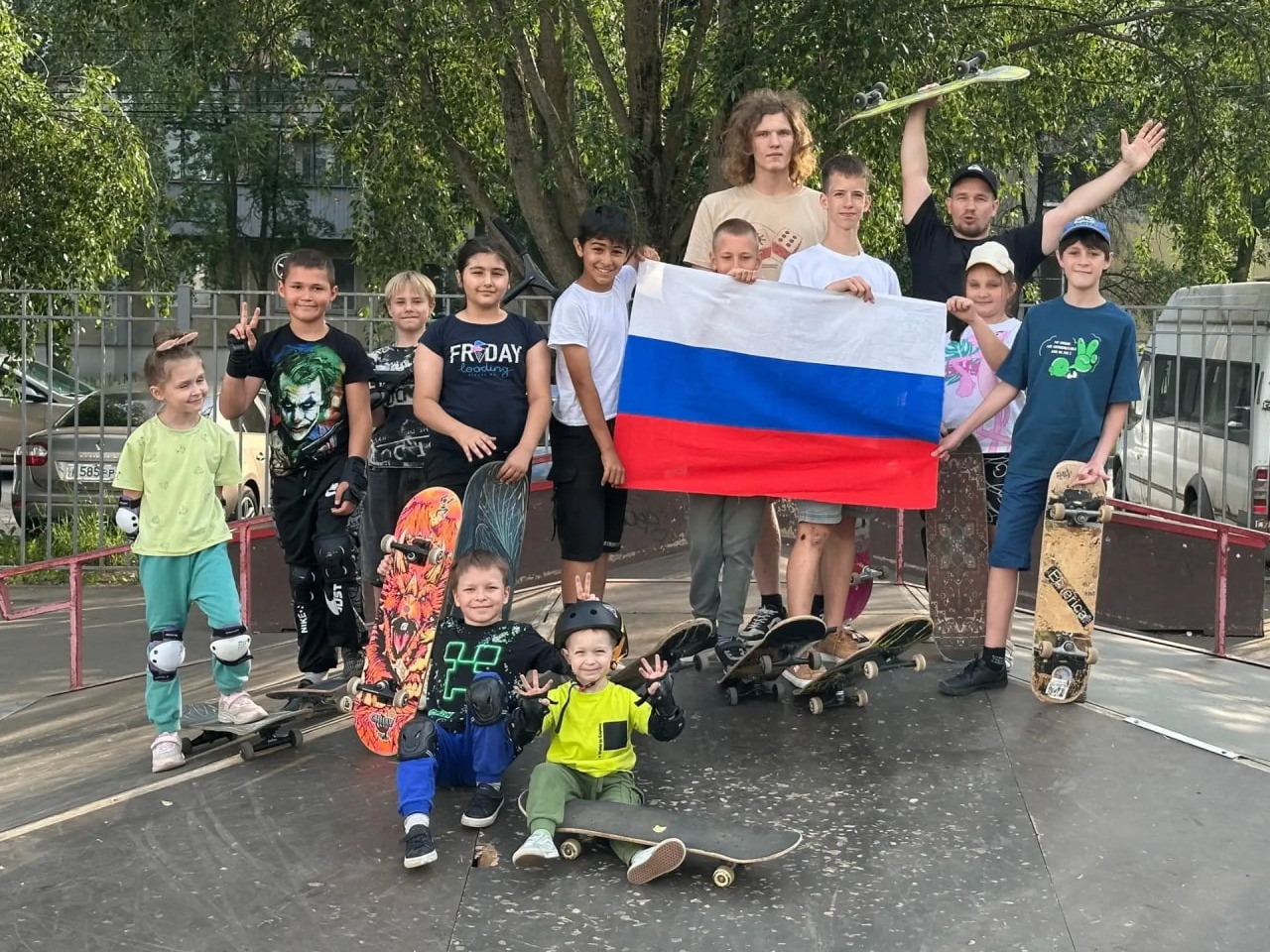 В скейт-парке «Гелиос» продолжаются занятия школы скейтбординга.