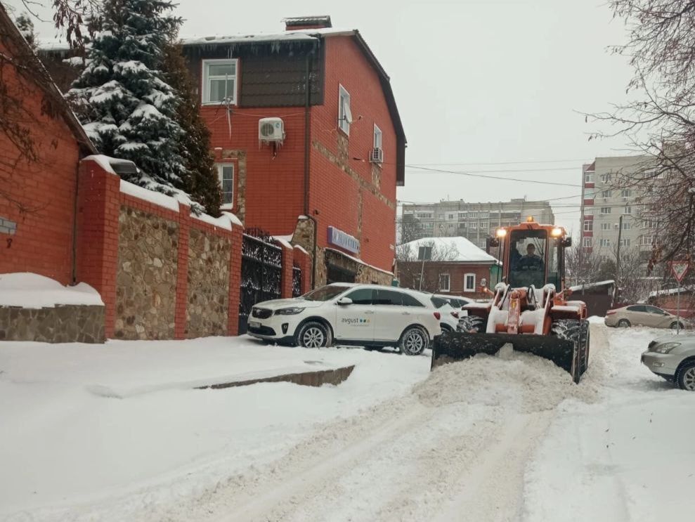 Помощь в очистке города от снега оказывает СМЭП Курска.