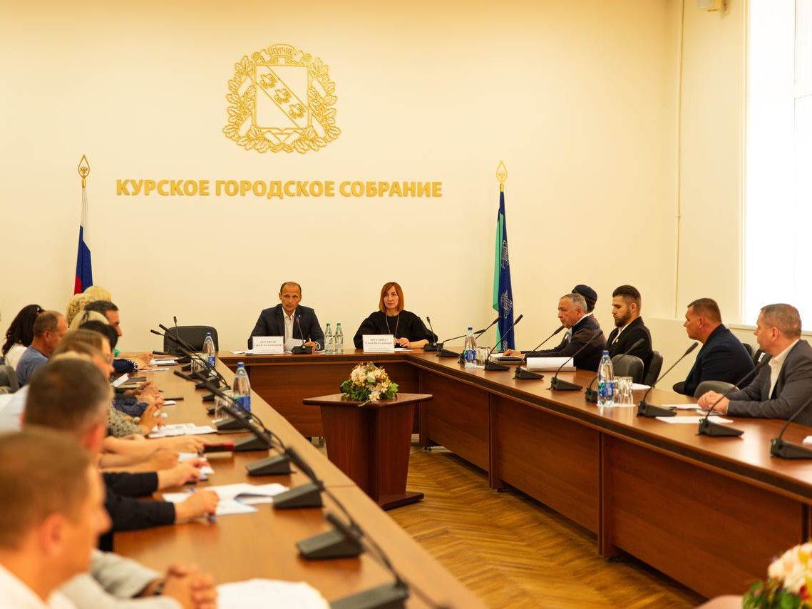 Заместитель главы города Сергей Котляров провел заседание Совета по межнациональным и межконфессиональным отношениям.
