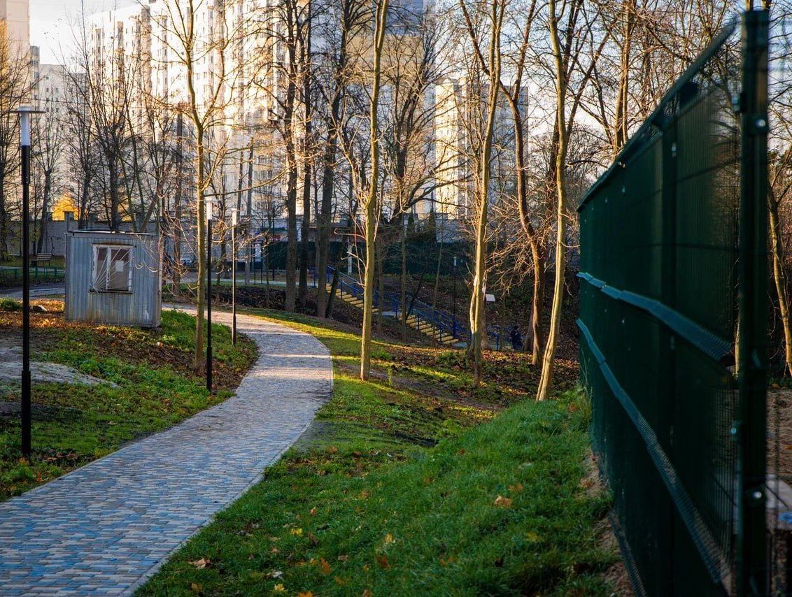 В Курске завершён второй этап благоустройства лесопарковой зоны по проспекту Вячеслава Клыкова.