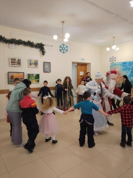 В Курском культурном центре «Лира» прошел новогодний утренник «Время чудес».