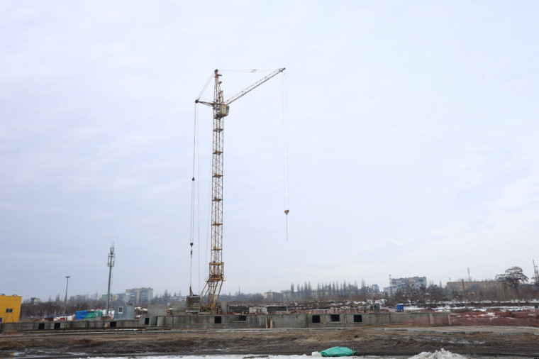 Первый заместитель главы администрации города Николай Цыбин ознакомился с ходом строительства нового жилого комплекса «Инстеп.Сити», который расположен на пересечении улиц Энгельса и Ольшанского.