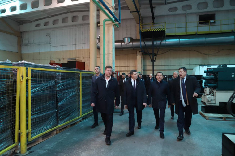 Вместе с главным федеральным инспектором по Курской области Денисом Барченковым и коллегами побывали на курском аккумуляторном заводе.