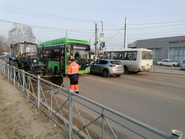 В Курске дорожные службы постепенно переходят на весенний режим работы.