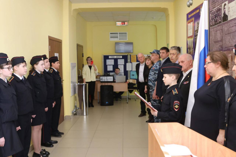 В школе № 11 им. В.П. Лукина ученики приняли присягу кадета МВД России.