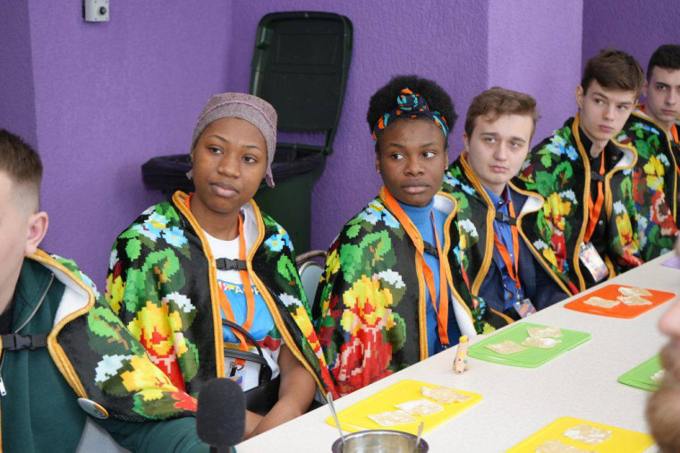 Во Дворце молодежи на прошлой неделе прошел фестиваль национальных культур «Друзья рядом». Колледж Курского государственного университета представил курские блюда.