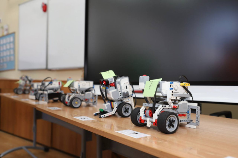 В гимназии №4 стартовал региональный открытый конкурс робототехники «Интеллект. Технологии. Образование».