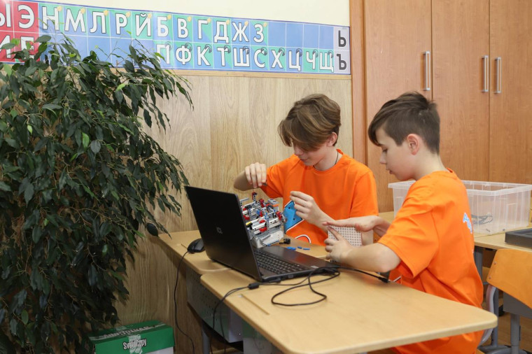 В гимназии №4 стартовал региональный открытый конкурс робототехники «Интеллект. Технологии. Образование».