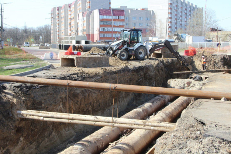 «Квадра» продолжает реконструкцию тепломагистрали на улице Орловской.