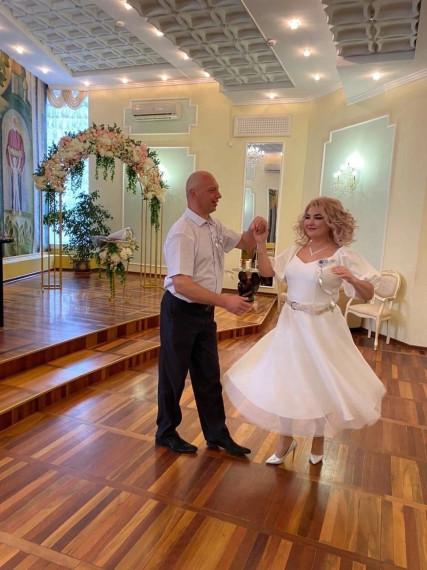 В зале торжеств управления ЗАГС администрации Центрального округа города Курска провели торжественный обряд «Серебряная свадьба».