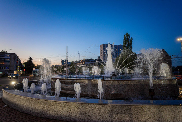 К майским праздникам в Курске запустили 4 муниципальных фонтана.