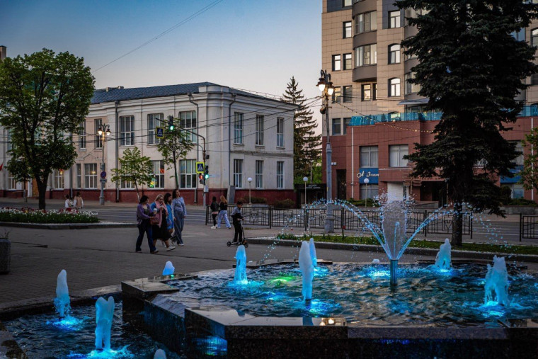 К майским праздникам в Курске запустили 4 муниципальных фонтана.