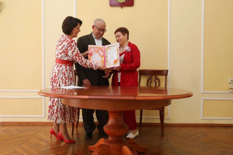 Куряне Анатолий и Раиса Степановы отметили 50 лет совместной жизни.