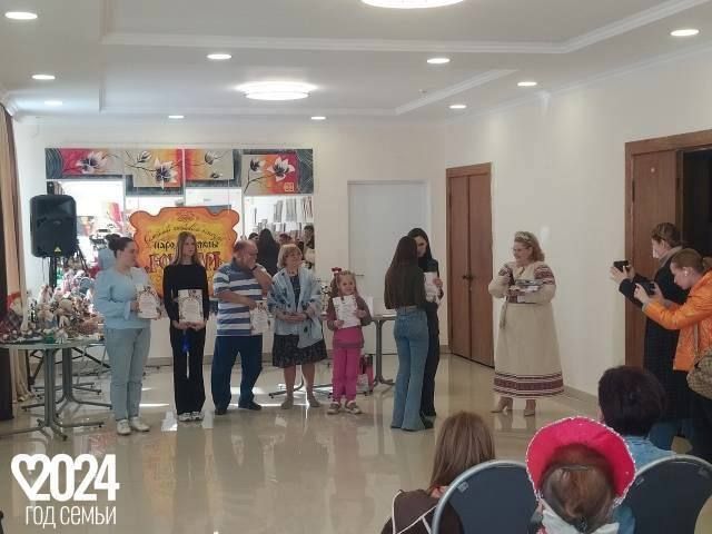 В городском культурном центре «Лира» прошел первый открытый городской семейный фестиваль народной куклы «Folk-ларь».