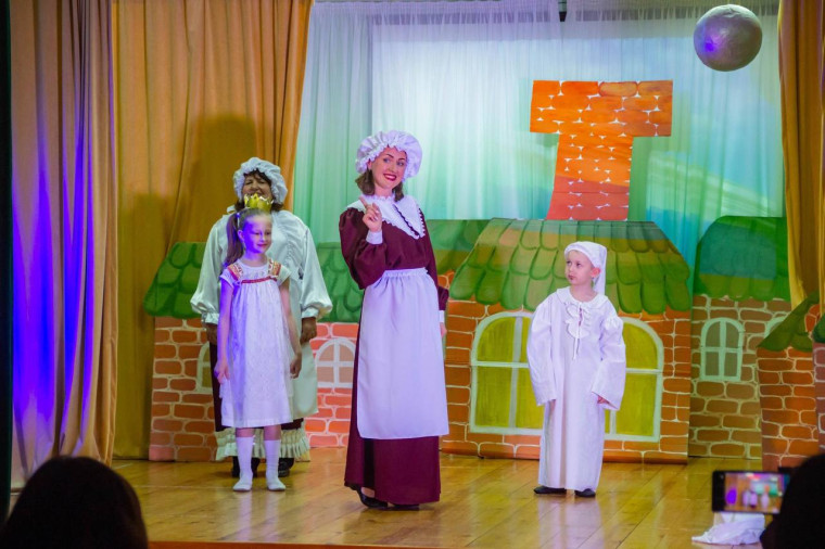 В областном центре наградили участников первого Семейного фестиваля театрального творчества «Жили-были».