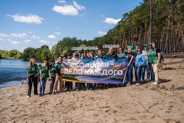 В Курске прошла экологическая акция по уборке и облагораживанию территории Суворовского пляжа.