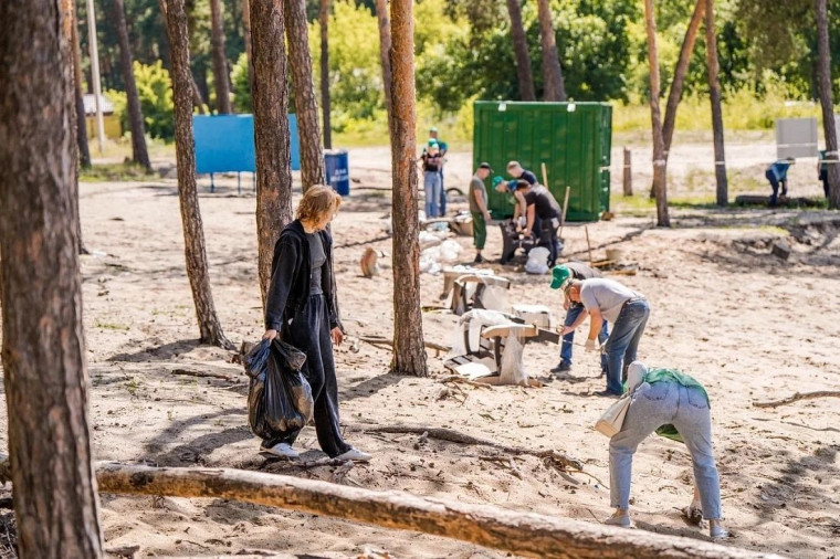 В Курске прошла экологическая акция по уборке и облагораживанию территории Суворовского пляжа.